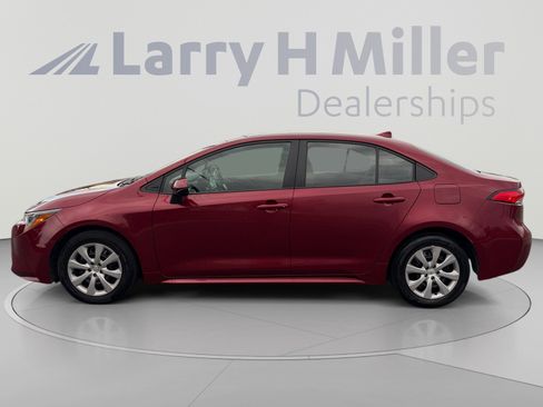 Certified 2025 Toyota Corolla LE FWD image 2