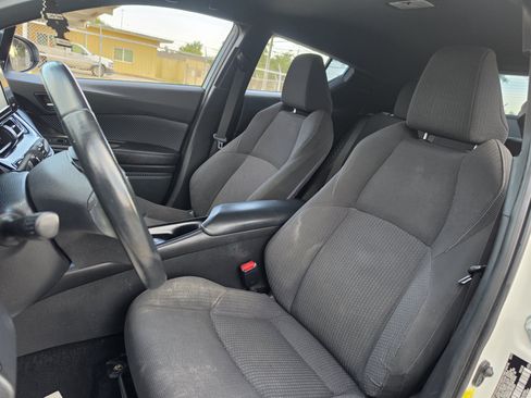 Used 2018 Toyota C-HR XLE FWD image 25