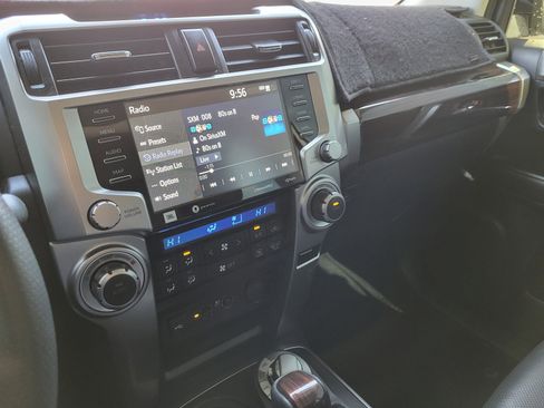 Used 2020 Toyota 4Runner Limited image 11