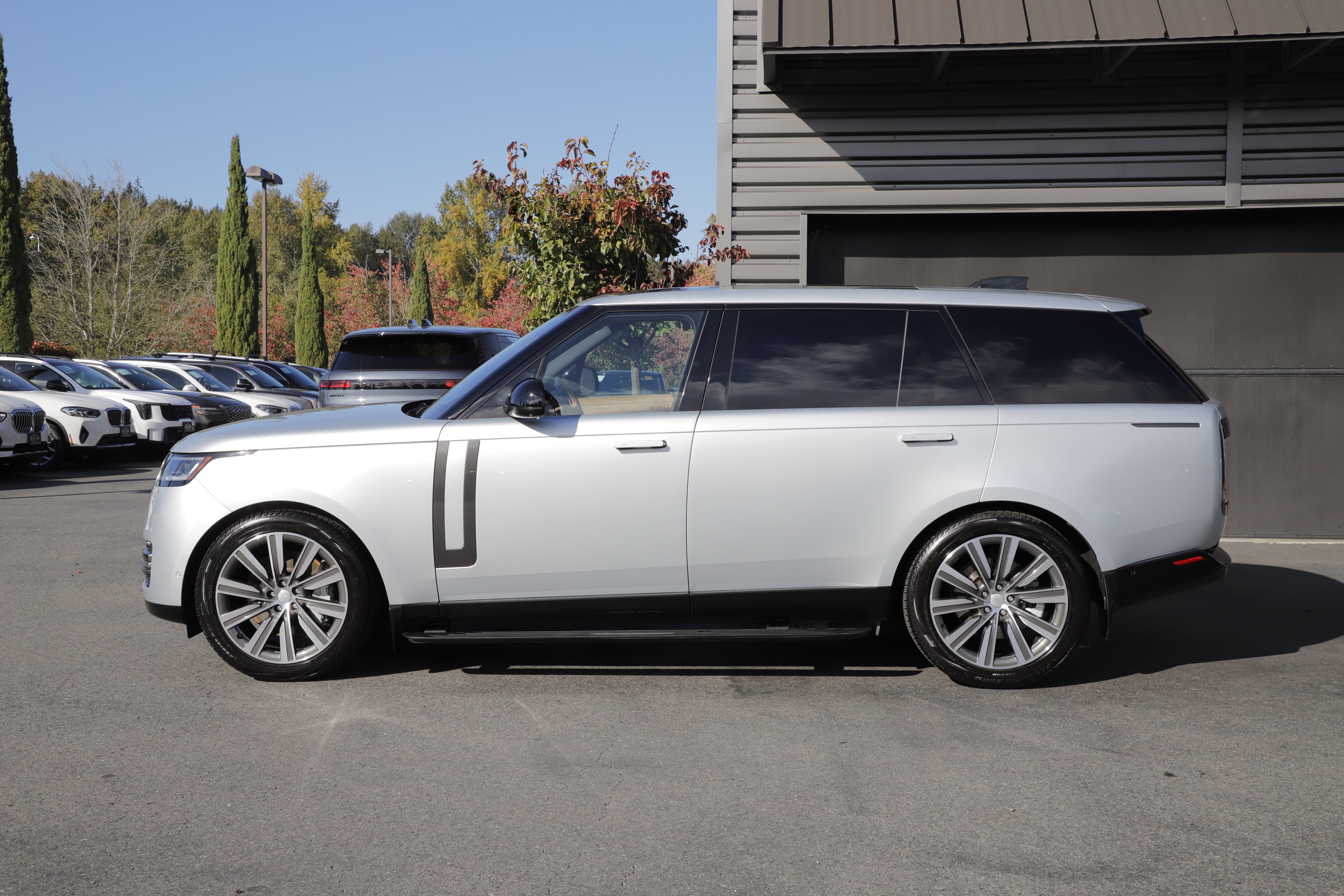 Certified 2023 Land Rover Range Rover Long Wheelbase SE AWD/4WD image 7