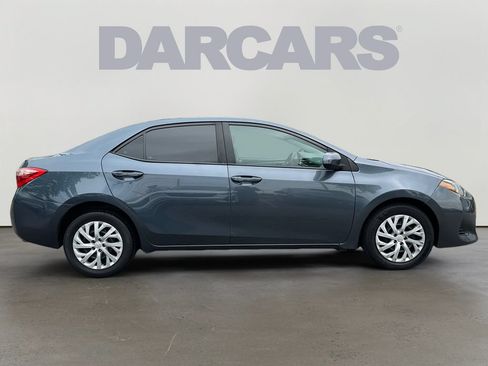 Used 2017 Toyota Corolla LE w/ Carpet Mat Package (TMS) FWD image 5