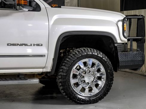 Used 2018 GMC Sierra 2500 Denali w/ Suspension Package, Off-Road AWD/4WD image 7