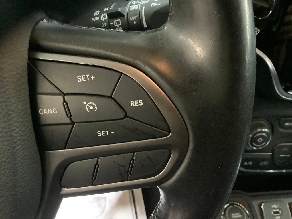 Used 2019 Jeep Cherokee Limited AWD/4WD image 27