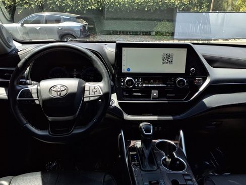 Used 2023 Toyota Highlander Platinum FWD image 21