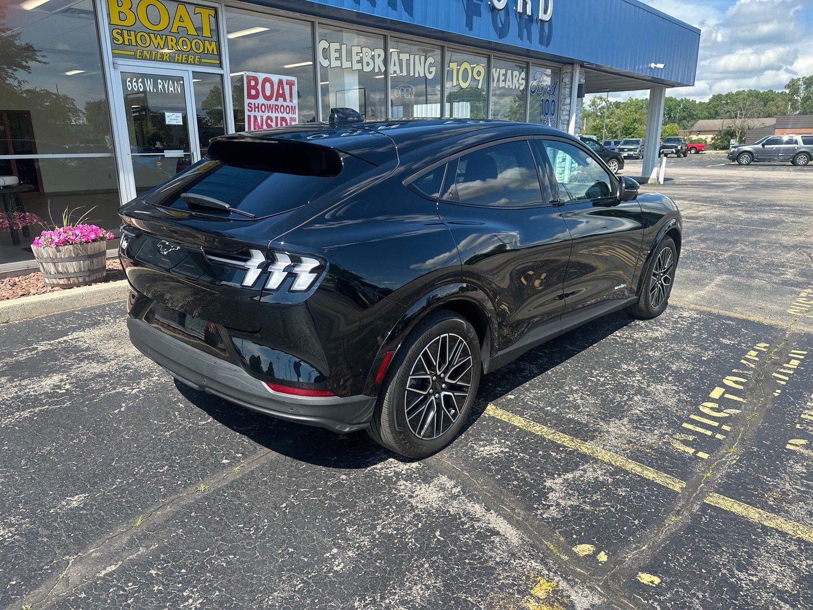 Used 2025 Ford Mustang Mach-E Premium AWD/4WD image 5