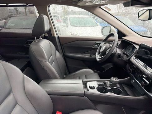 Used 2021 Nissan Rogue SL w/ Premium Package image 18