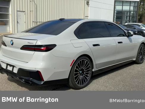 Used 2025 BMW 760i xDrive w/ Premium Package image 2