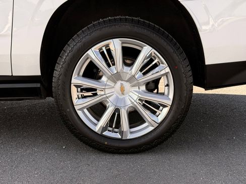 Used 2021 Chevrolet Suburban High Country AWD/4WD image 18