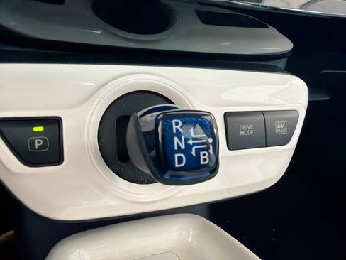 Used 2016 Toyota Prius Three Touring FWD image 27