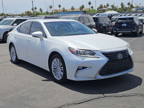 Used 2017 Lexus ES 350 w/ Accessory Package 2 FWD image 3