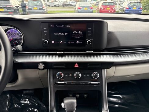 Certified 2024 Kia Carnival LX image 24