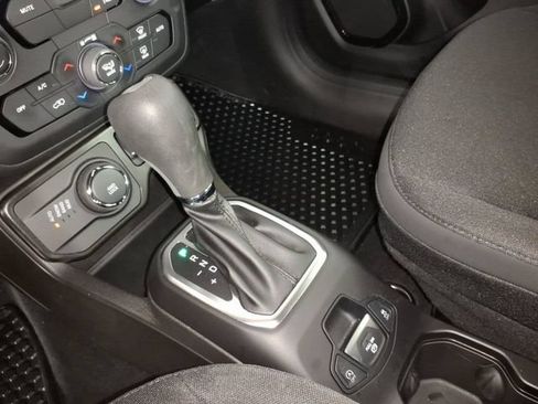 Used 2023 Jeep Renegade Altitude AWD/4WD image 23