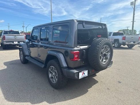 Used 2018 Jeep Wrangler Unlimited Sahara AWD/4WD image 5