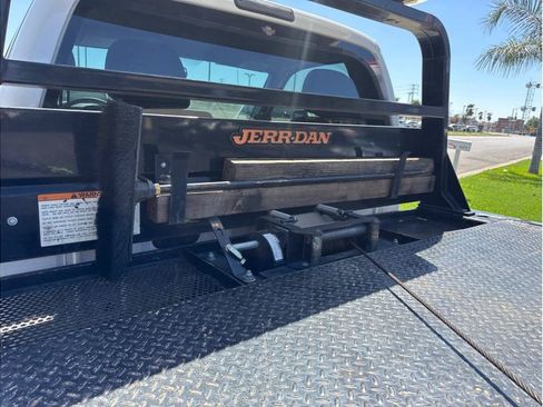 Used 2015 Ford F550 2WD Regular Cab Super Duty image 10