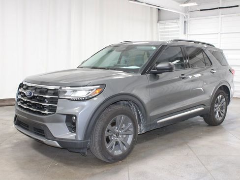 Used 2025 Ford Explorer Active w/ Active Comfort Package AWD/4WD image 4