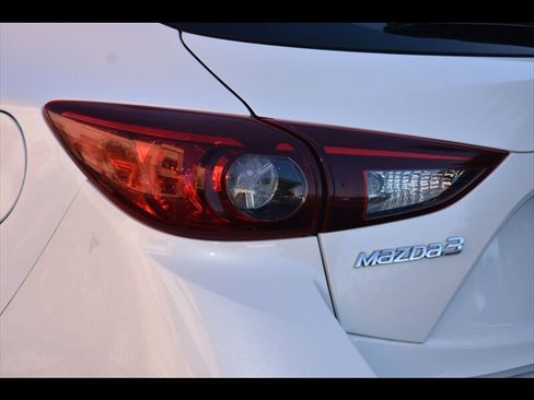 Used 2016 MAZDA MAZDA3 i Touring FWD image 47