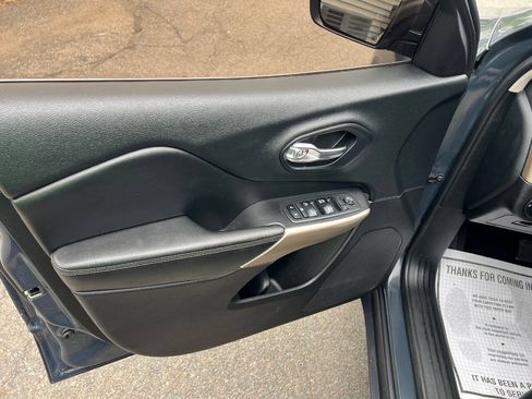 Used 2018 Jeep Cherokee Limited AWD/4WD image 17