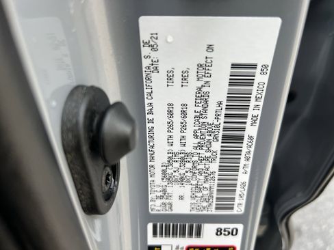Used 2021 Toyota Tacoma Limited AWD/4WD image 29