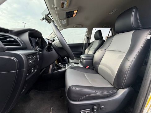 Used 2018 Toyota 4Runner SR5 Premium AWD/4WD image 22