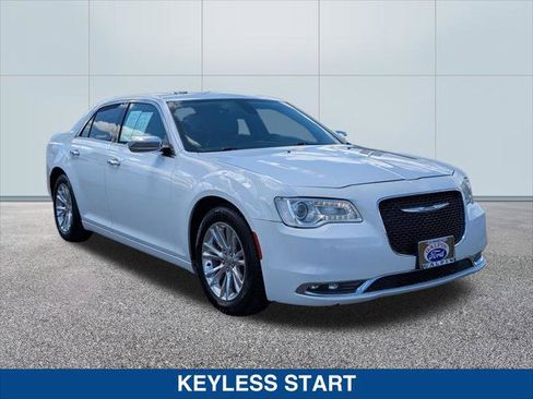 Used 2016 Chrysler 300 C RWD image 7