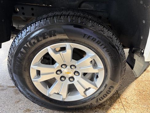 Used 2022 Chevrolet Colorado LT w/ Fleet Safety Package image 28