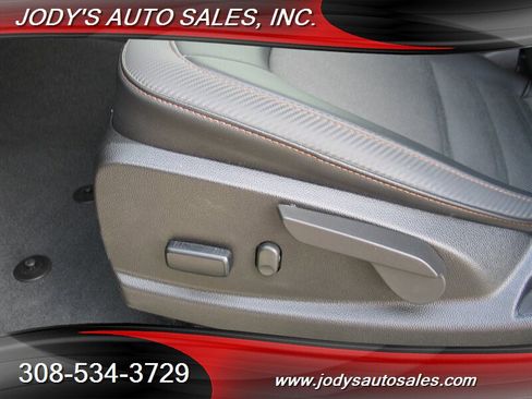 Used 2022 GMC Canyon AT4 w/ Trailering Package image 8