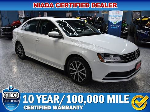 Used 2017 Volkswagen Jetta SE image 1