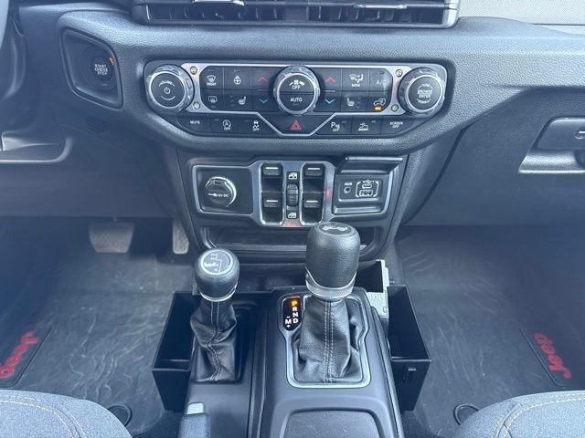Used 2024 Jeep Wrangler Unlimited Sport AWD/4WD image 17