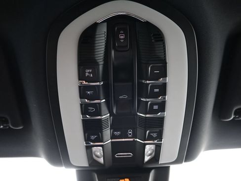 Certified 2022 Porsche Macan S AWD/4WD image 26
