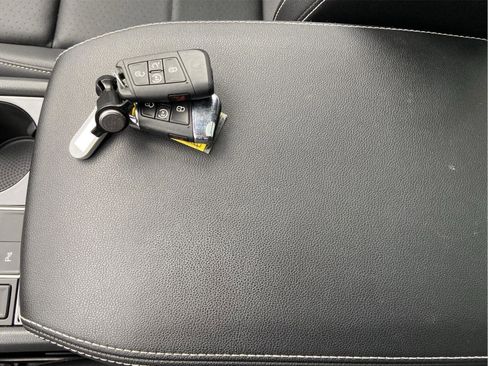 Used 2023 Volkswagen Atlas SE w/ Panoramic Sunroof Package image 35