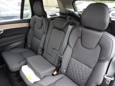 Certified 2025 Volvo XC90 B6 Plus image 25