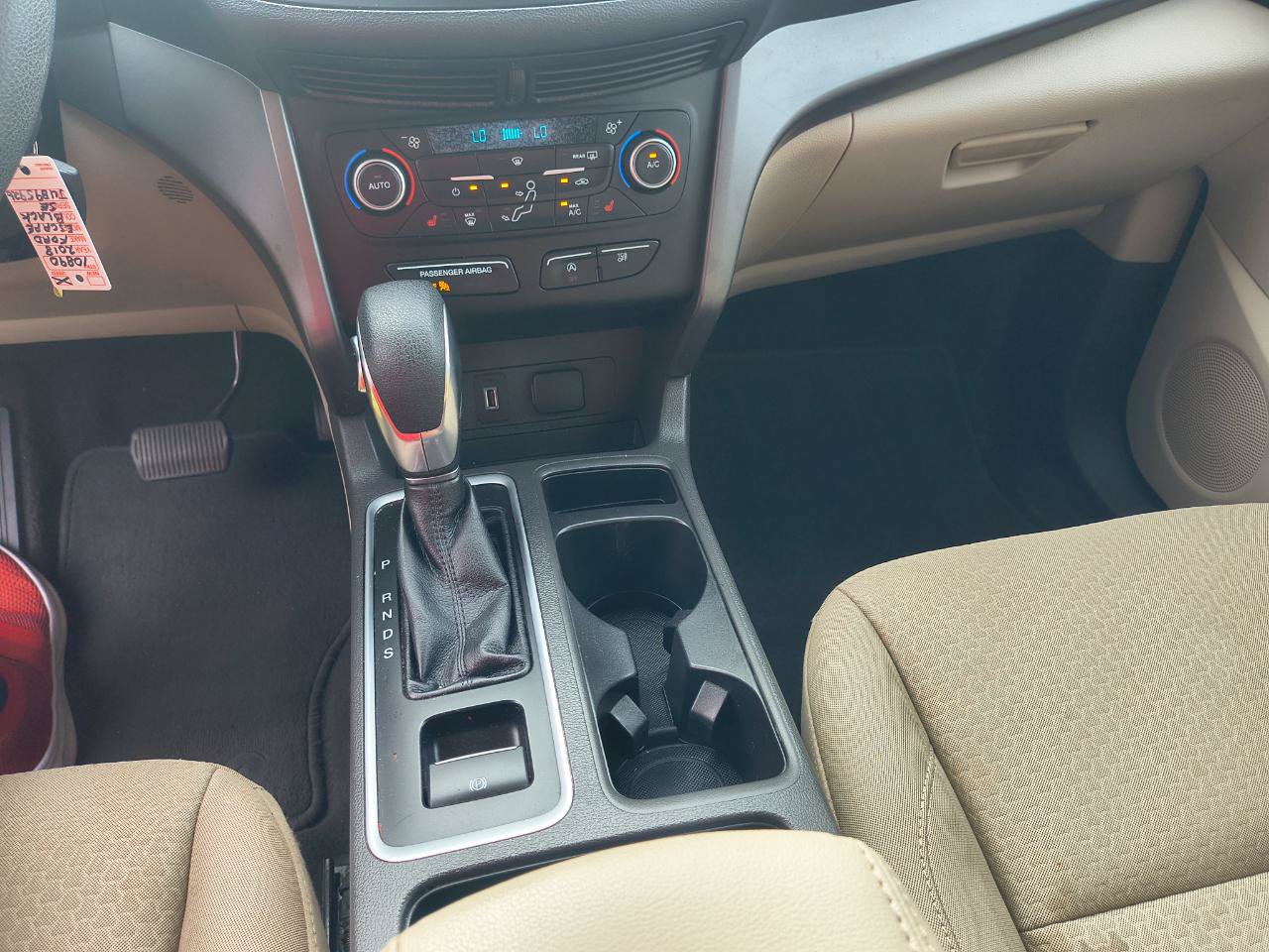 Used 2018 Ford Escape SE FWD image 15