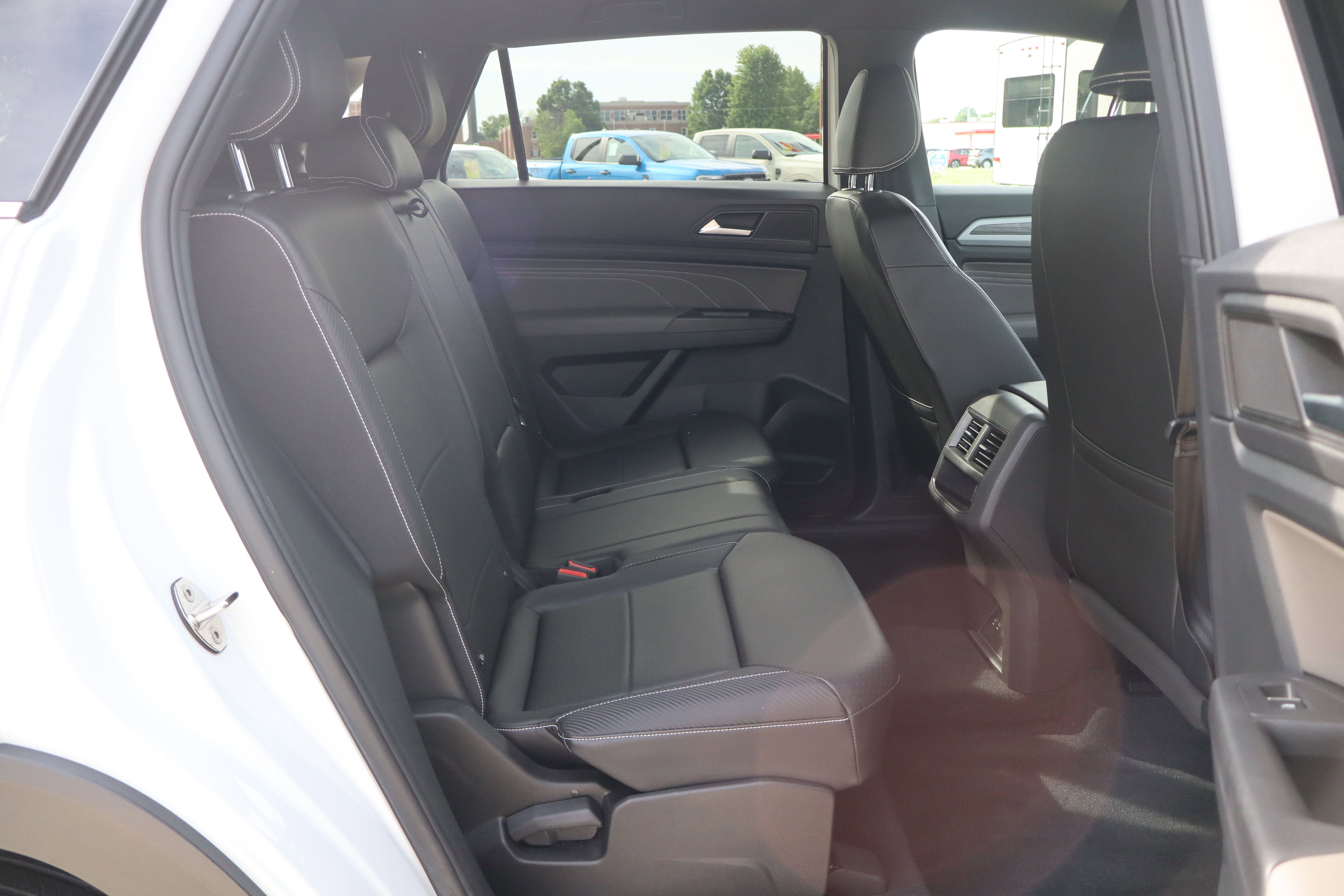 Used 2023 Volkswagen Atlas Cross Sport SE FWD image 12