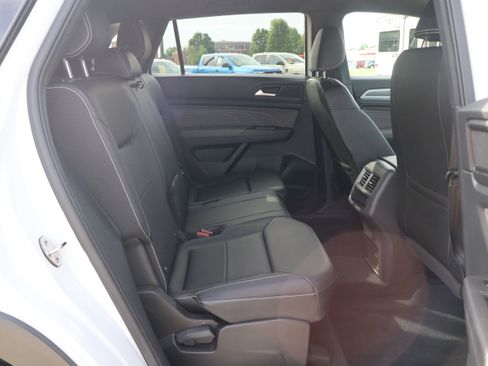 Used 2023 Volkswagen Atlas Cross Sport SE FWD image 12