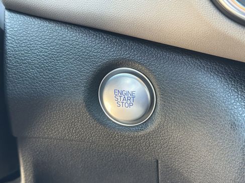 Used 2022 Hyundai Santa Fe SEL w/ Convenience Package image 5