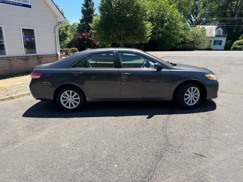 Used 2010 Toyota Camry XLE FWD image 8