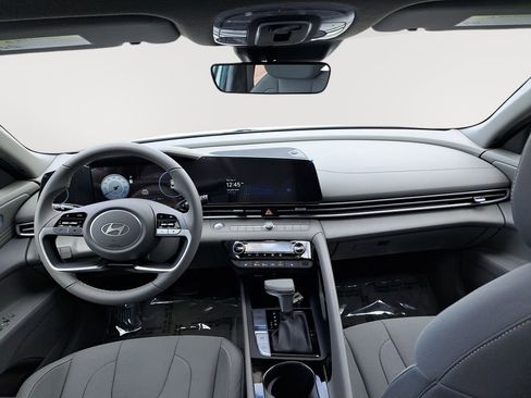 New 2025 Hyundai Elantra SEL image 19