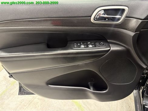 Used 2018 Jeep Grand Cherokee Laredo AWD/4WD image 25