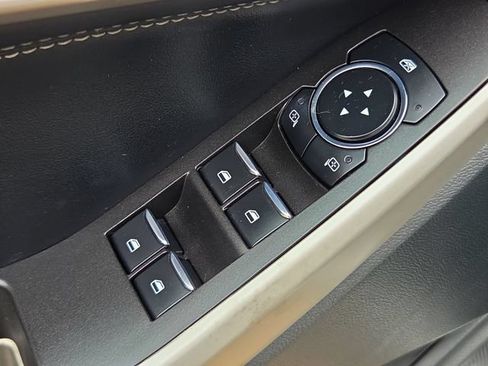 Used 2024 Ford Explorer XLT RWD image 15