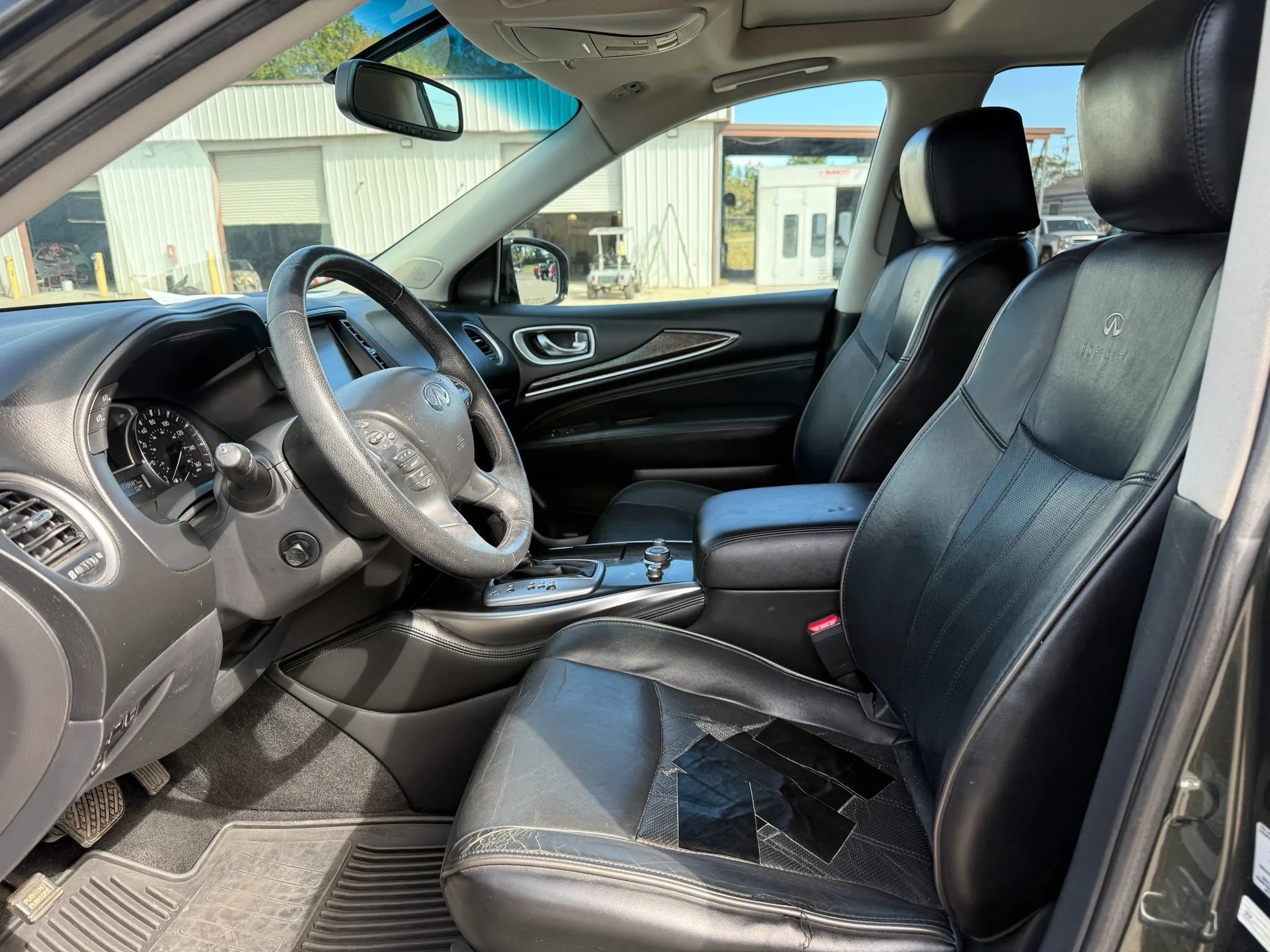 Used 2013 INFINITI JX35 AWD w/ Premium Pkg image 2
