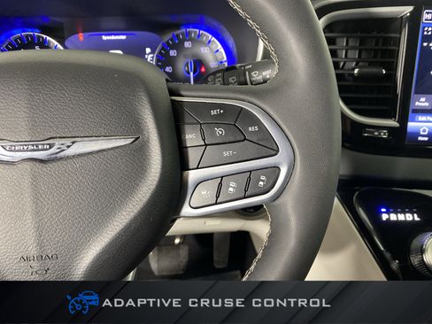 Used 2024 Chrysler Pacifica Touring-L image 23