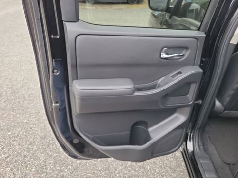 Used 2023 Nissan Frontier SV w/ SV Premium Package image 28