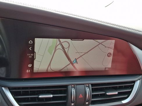 Used 2023 Alfa Romeo Giulia Veloce AWD/4WD image 17