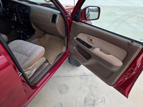 Used 2000 Toyota 4Runner SR5 image 18
