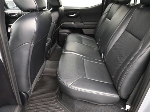 Used 2019 Toyota Tacoma TRD Off-Road image 18