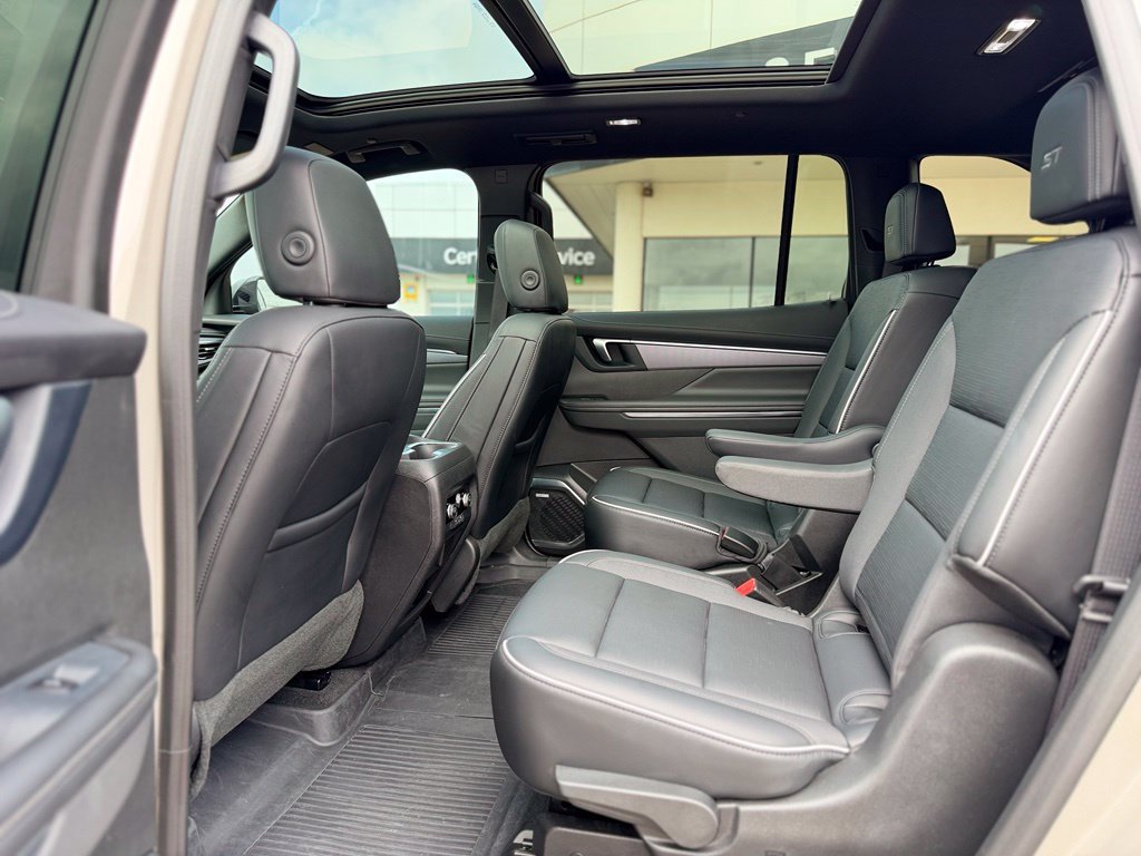 Used 2026 Buick Enclave Sport Touring w/ Power Package FWD image 10