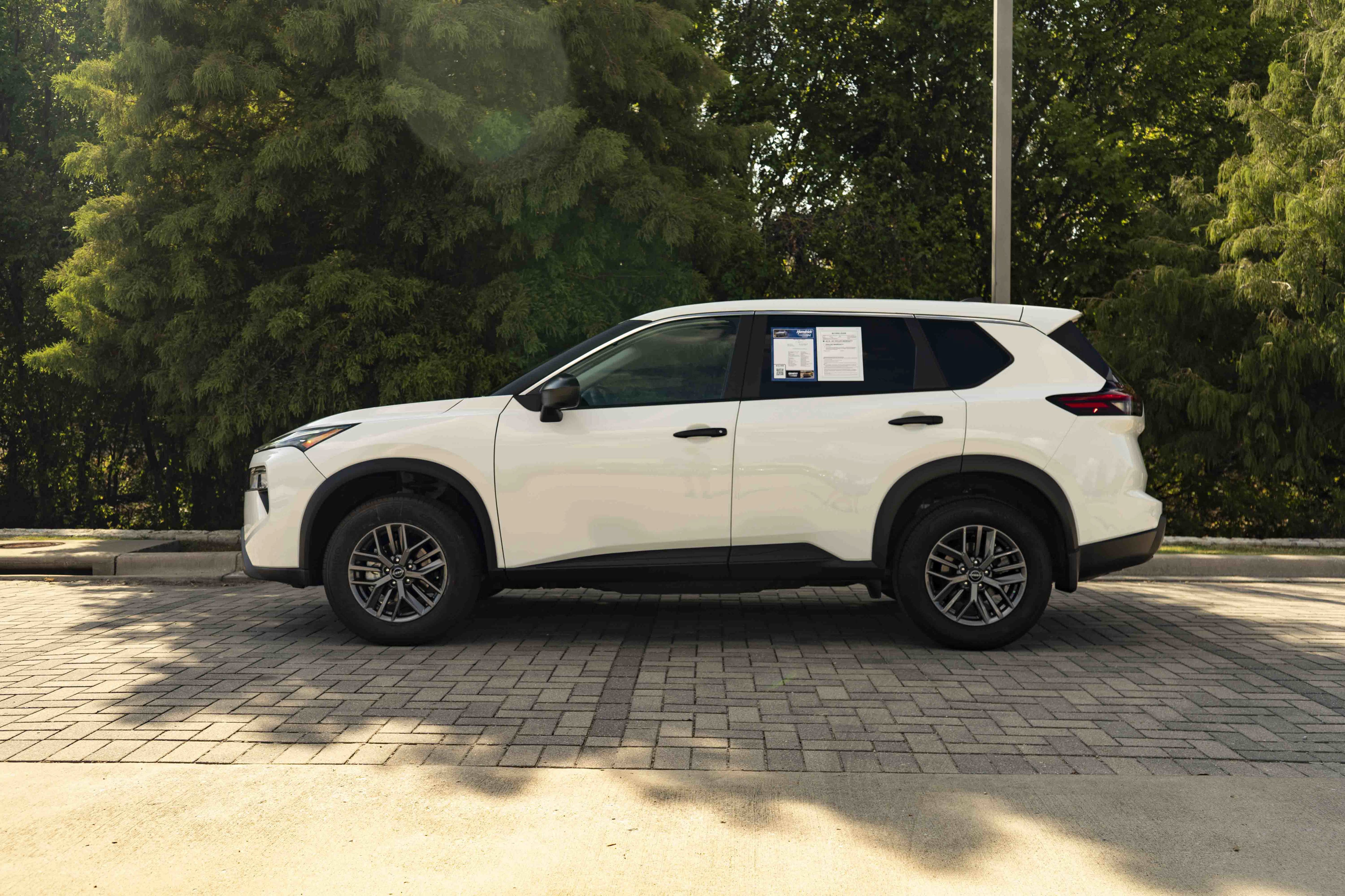 Used 2025 Nissan Rogue S FWD image 7