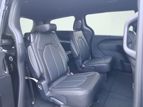 New 2026 Chrysler Pacifica Select FWD image 14