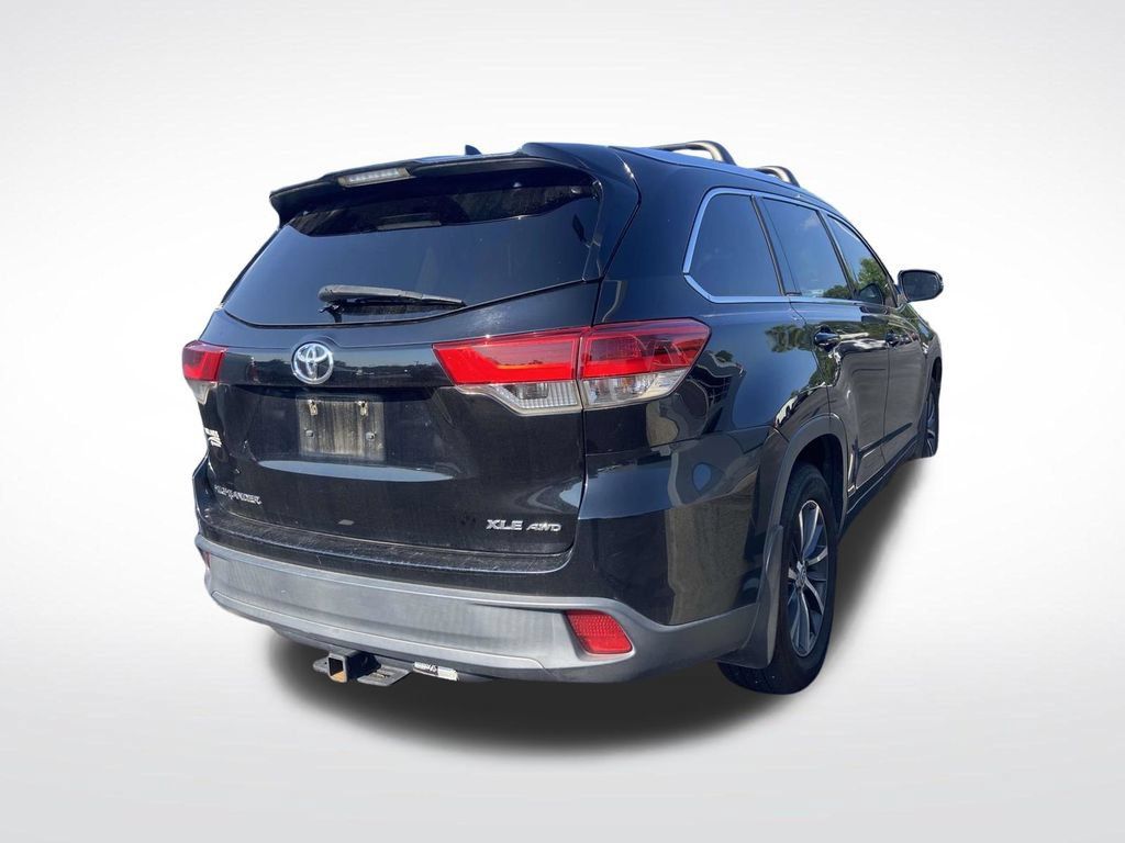 Used 2017 Toyota Highlander XLE AWD/4WD image 7