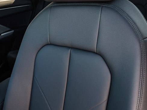 New 2025 Audi Q3 2.0T Premium image 37